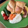 グラウビュンデン - グラウビュンデンサンド（フランスパンの中に具材がたっぷり。パンは香ばしさと小麦の甘みがある。チ一ズのコク、スクランブルエッグのふわっとした甘みがある。）