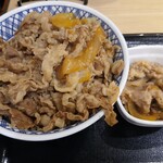 吉野家 - 料理写真:肉だく牛丼の超特盛。通常は税込1,281円のところ、100円引きの1,181円で食べられました！