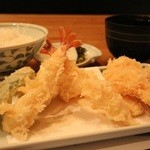 Tempura Shinjuku Tsuna Hachi - 昼膳 1296円。