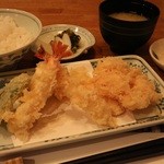 Tempura Shinjuku Tsuna Hachi - 昼膳 1296円。