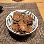 魚料理・もつ鍋  山咲き - 黒糖そら豆 めっちゃ美味い 1人だとハーフにしてくれた