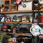 Indy Room Cafe - 棚。雑貨が沢山です