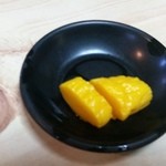 兼山 - カツ丼に付いてくる沢庵がコリコリ食感で美味しい！