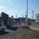 兼山 - 駐車場は広いので停めやすい