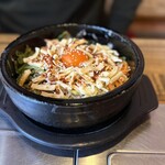鄭家 コムタン - 見た目良し？混ぜ　追加タレこれがまた○  旨み＆野菜の食感