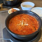 鄭家 コムタン - 見た目！辛いだけ？で無く　期待以上の旨みに感激