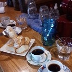 喫茶 cloak - カウンター席で、マスターさんと楽しい会話を楽しみながら食べました♪