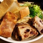 パーラー江古田 - トーストセットのパン