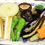 鉄板焼　屯 - 野菜盛合せ焼です。いろいろな野菜の味が一度に楽しめます。