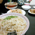 炎龍 - チャーシュー麺、餃子10ケ、チャーハン、もやしラーメン