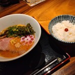 金澤濃厚甘えびラーメン 紅牡丹 - 濃厚甘エビラーメンとライス