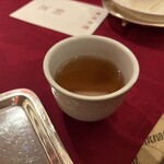 福新楼 - コースは最初に馬ぶどうのお茶を飲みながらスタートです。