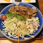 ホルモン栄楽 - たっぷりお野菜とマカロニを先に制覇せよ♡