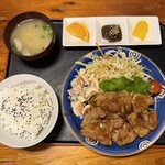 ホルモン栄楽 - しょうが焼き定食おかず大1200円