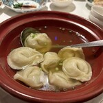 福新楼 - 水餃子は当たりの方には中に５円玉の入った開運水餃子です。