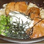 Shunsaishubousakura - ホエー豚の角煮と温卵の石焼飯