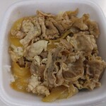吉野家 - 牛丼並テイクアウト489円、蓋を取った図(2025.12.10)
