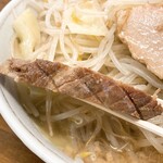 ラーメン凛 - 豚の厚み