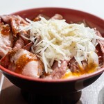 すき家 - 料理写真:2026.2 サワークリームオニオン・メガローストビーフ丼(2,130円)