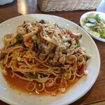 レストランろかーれ - 料理写真:野菜のピリ辛トマトソーススパゲッティ　サラダ、スープ付き