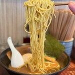 瞠 - らーめん　1050円　＋　黒いドライカレー　400円