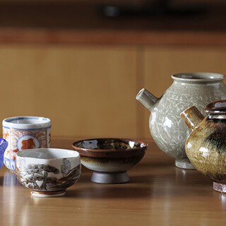 料理と季節に寄り添う日本酒を試飲してセレクトできるお店