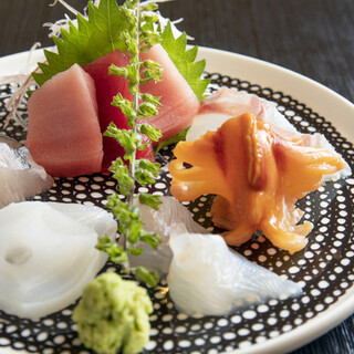 前菜から〆まで。仕入れの段階から、心を込めて料理に向き合う