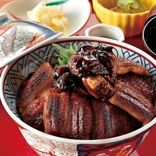 名物”肝入りひつまぶし、うなぎ丼”