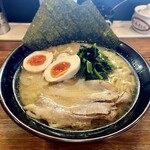 横浜家系ラーメン頂家 - 料理写真:味玉ラーメン(並)