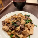 三笠 - 牛肉と豆腐のニンニク炒め