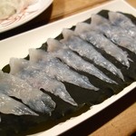 とく山 - ［９回目］昆布の上に乗ったさしみ