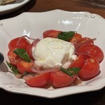 KNOCK CUCINA BUONA ITALIANA - 厳選トマトとモッツアレラの『カプレーゼ』