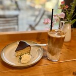 ピースバイピースコーヒー - マサラチャイのチーズケーキ&アイスカプチーノ