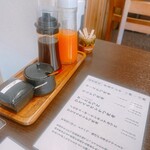 ごちそうとんかつ 豚の恵み - 卓上の調味料