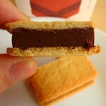 ホホホ屋 - ｢山奥チョコレート日和｣生チョコサンド税込432円