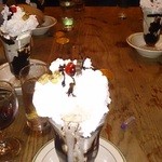 Peter Luger Steak House Brooklyn, NY - 牛を食べたら、〆はHoly Cowで！