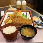鉄兵衛 - 大きめ海老フライとロースかつ(大)定食