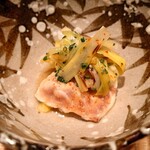 伯雲 - 河豚の身と血合いぎしの焼き霜