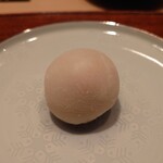 伯雲 - 佐賀県産の淡雪の苺大福