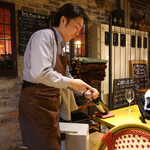 ラ メゾン ダミ - 選んだワインを抜栓・・