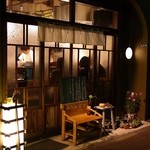 定食あさひ - 夜も雰囲気いい感じ。