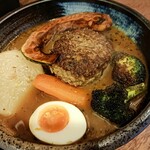344679383 - ハンバーグは肉厚でボリューム有って焼目もしっかり。