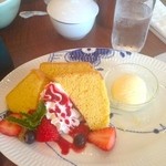 Tsubakiya Sabou - シフォンケーキとアイスクリームのセット