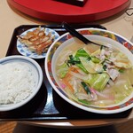 光華園 - 料理写真:ちゃんぽん定食（ランチメニュー）