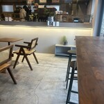 OVER COFFEE HUB - カウンター席端から