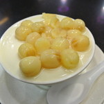 海記合桃坊甜品 - 蓮の実が２４個乗ったＨＯＴ牛乳プリン！