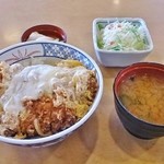 かつグルメ - カツ丼ランチ（みそ汁、お新香、キャベツ付き）518円