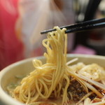 めだかタンタン - 坦々麺の麺