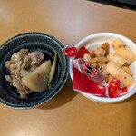 呑み食い歌処 一平 - お通し300円は柿ピー＆女将特製