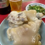 豚足のかどや - ビール（750円）、豚足（800円）